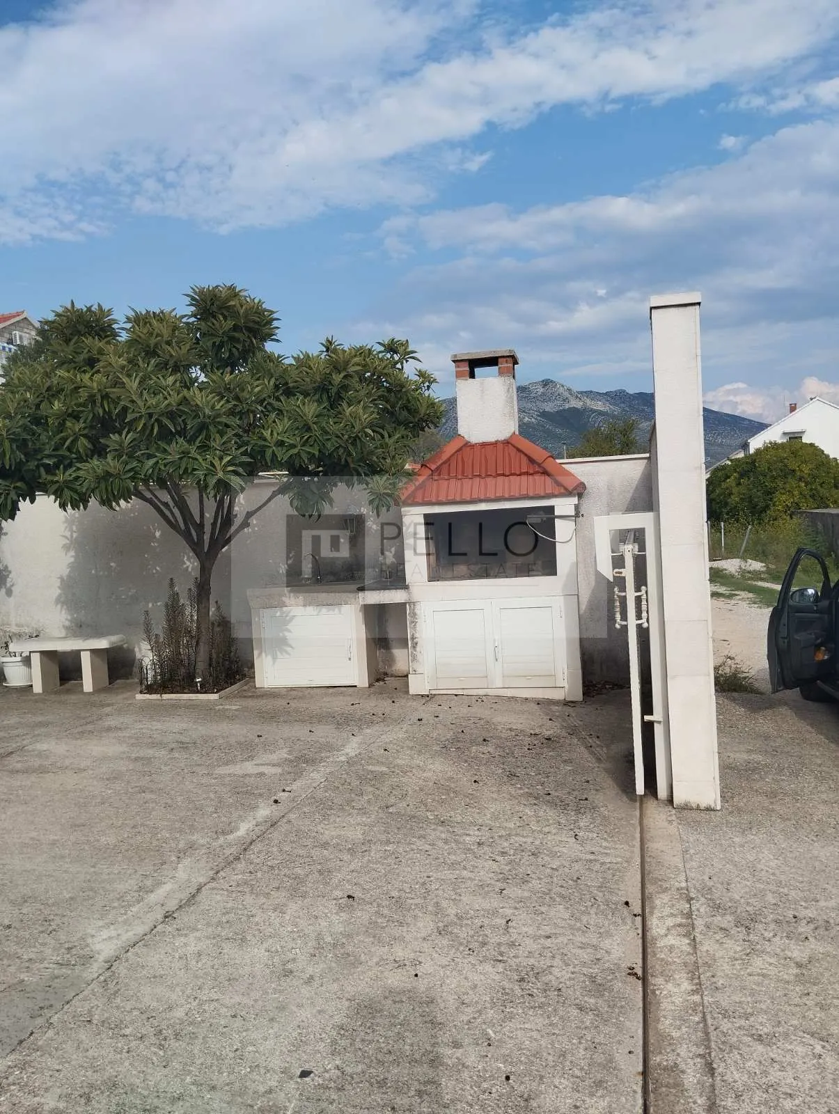 apartmanska kuća s kamenom fasadom - slika 22