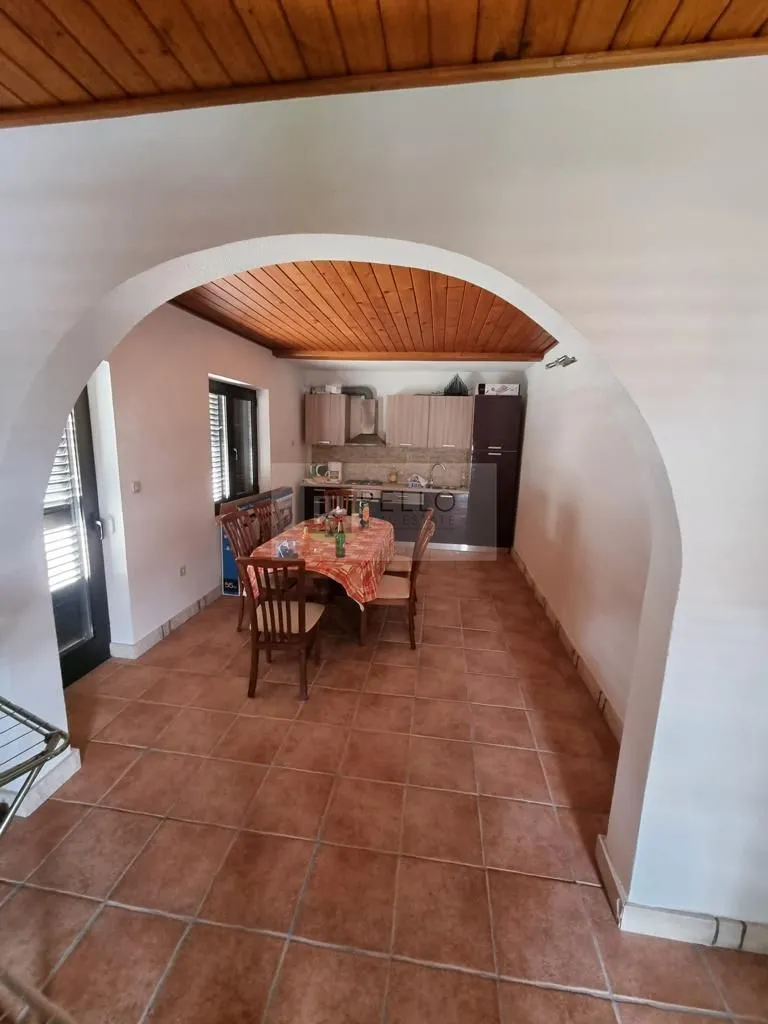 vikendica s okućnicom i građevinskim zemljištem 340m2 - slika 31