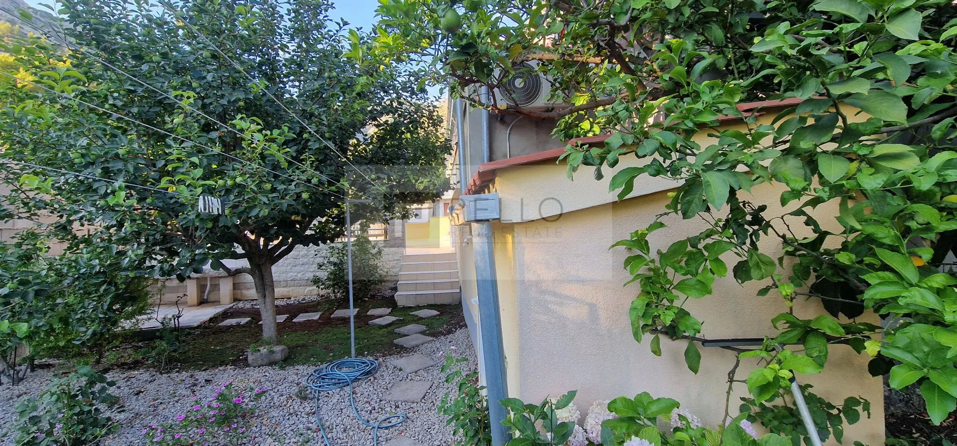 trosobni stan s okućnicom u vignju - slika 11