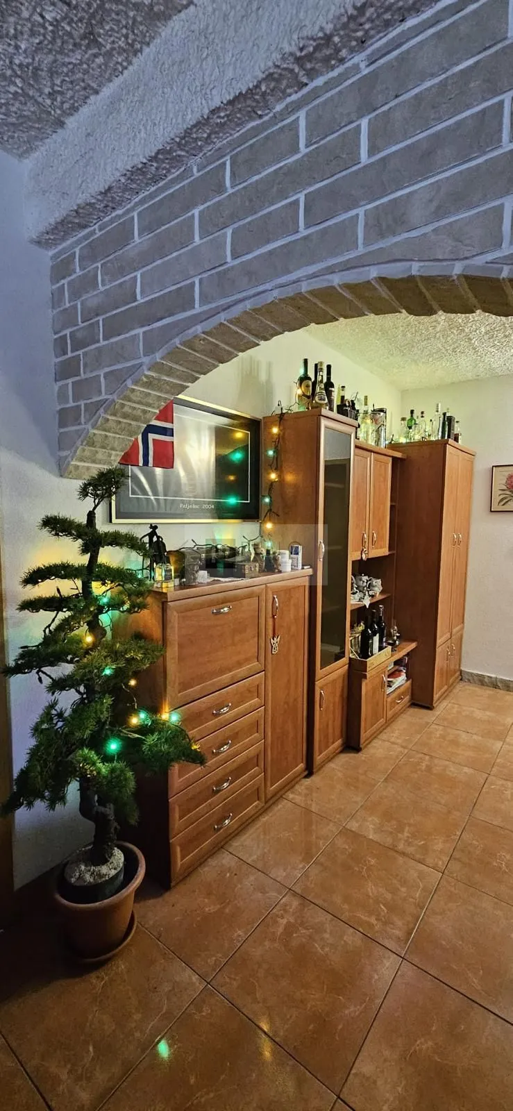 prostran stan s vrtom i garažom + 340 m² građevinskog zemljišta – centar orebića - slika 21