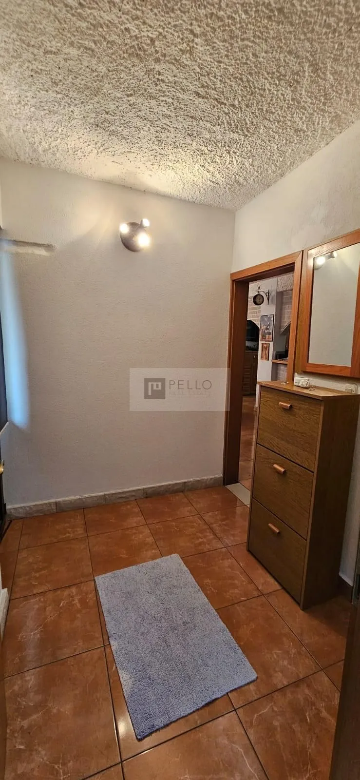 prostran stan s vrtom i garažom + 340 m² građevinskog zemljišta – centar orebića - slika 11
