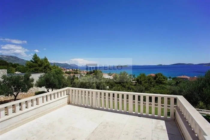 luksuzna villa s bazenom i pogledom na more - slika 7