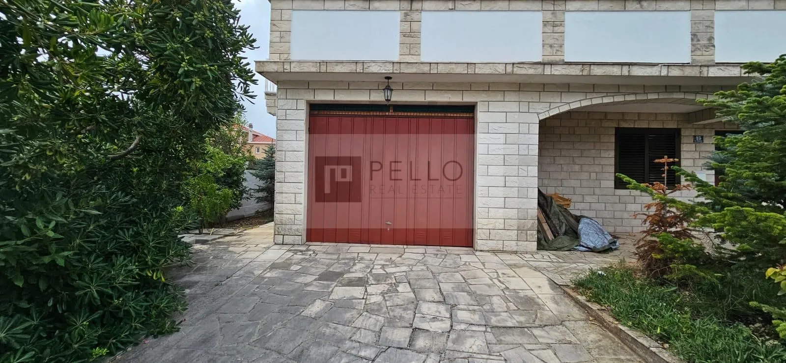 prostran stan s vrtom i garažom + 340 m² građevinskog zemljišta – centar orebića - slika 13