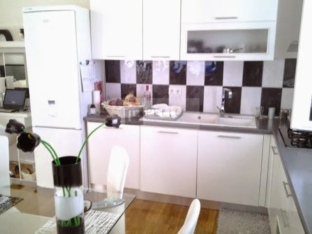 apartmanska kuća s kamenom fasadom - slika 8