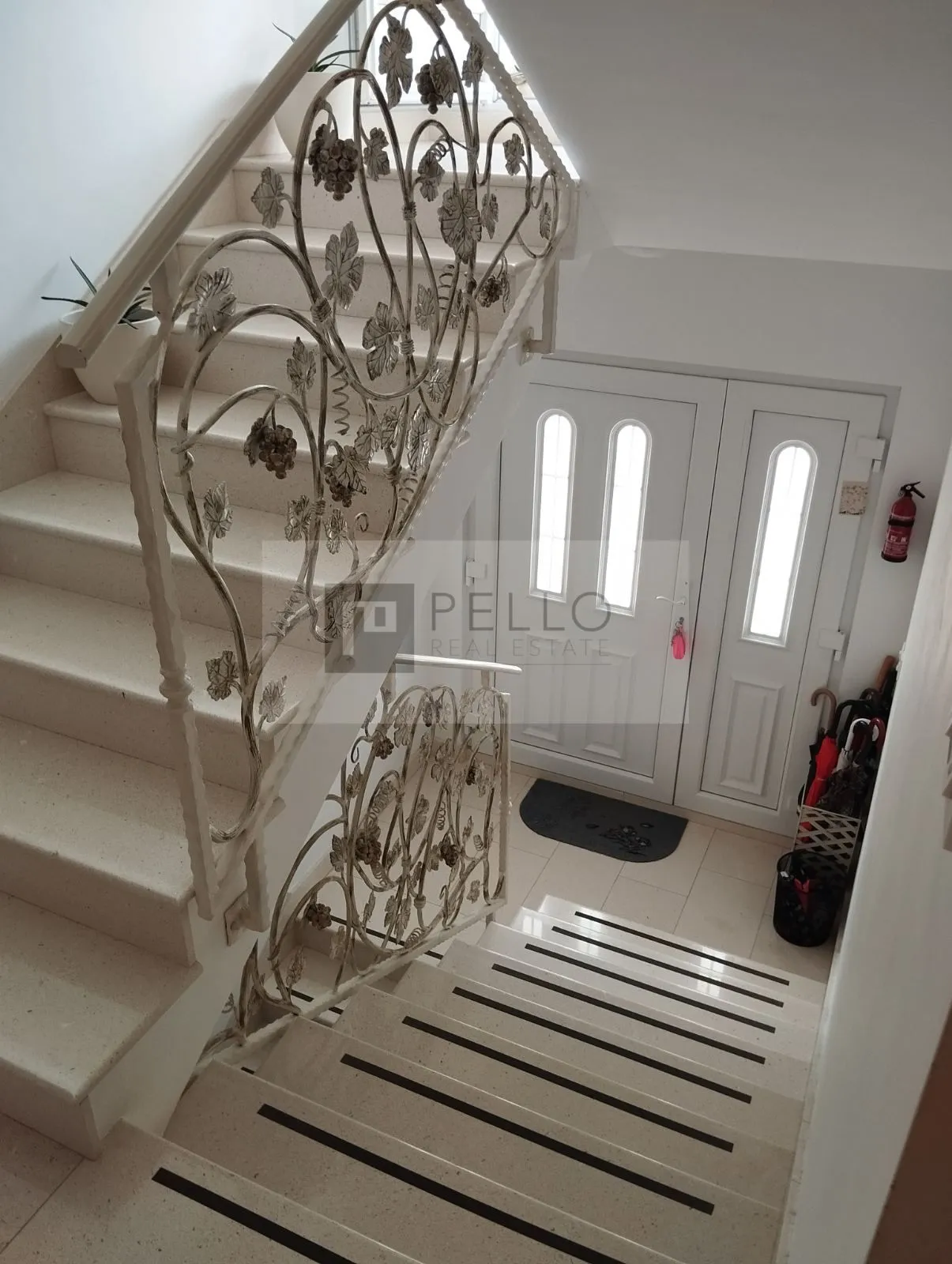 apartmanska kuća s kamenom fasadom - slika 21