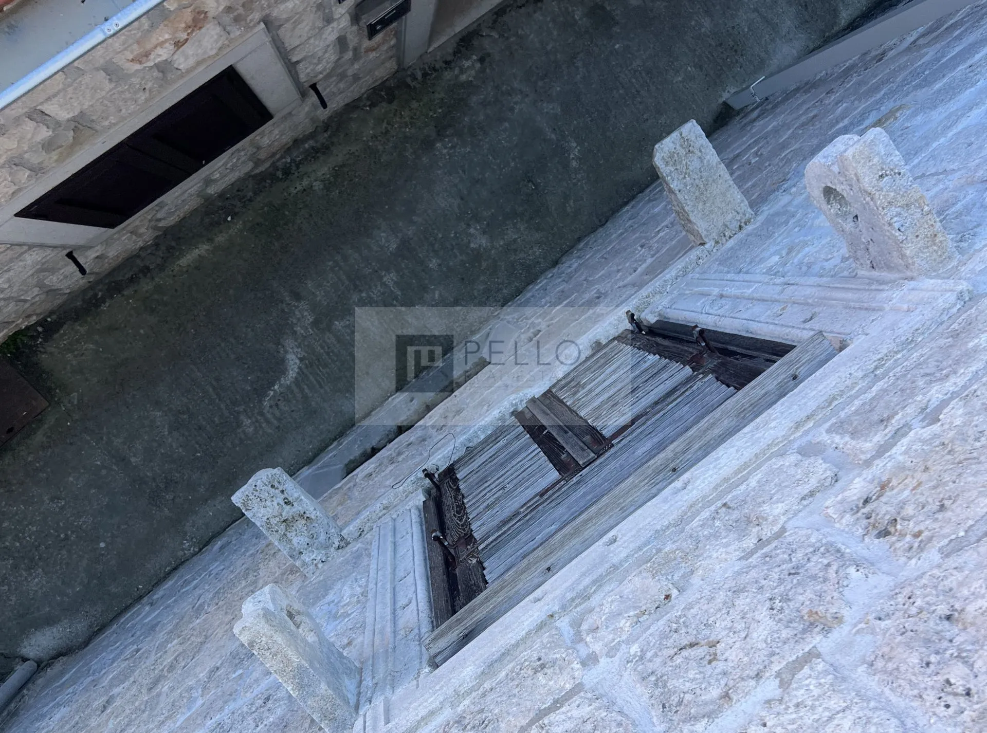 kamena kuća(u nizu kuća) u centru orebića(50 m od mora) - slika 8