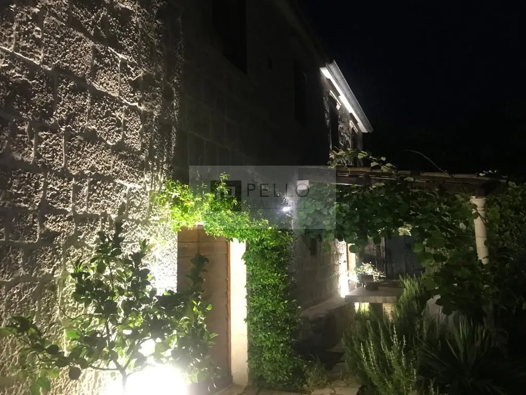 bajkovita kamena kuća na osami - slika 4