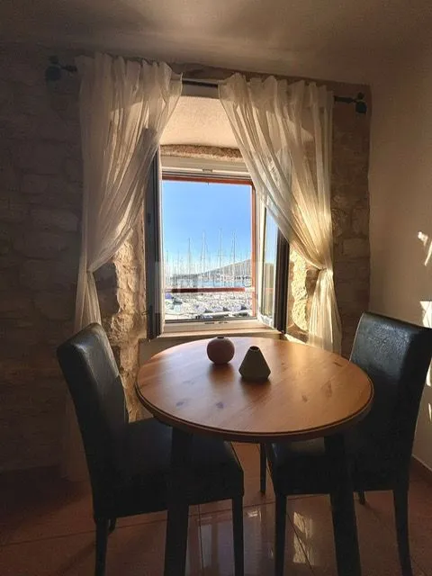 Kamena Kuća prvi red do mora TROGIR CENTAR