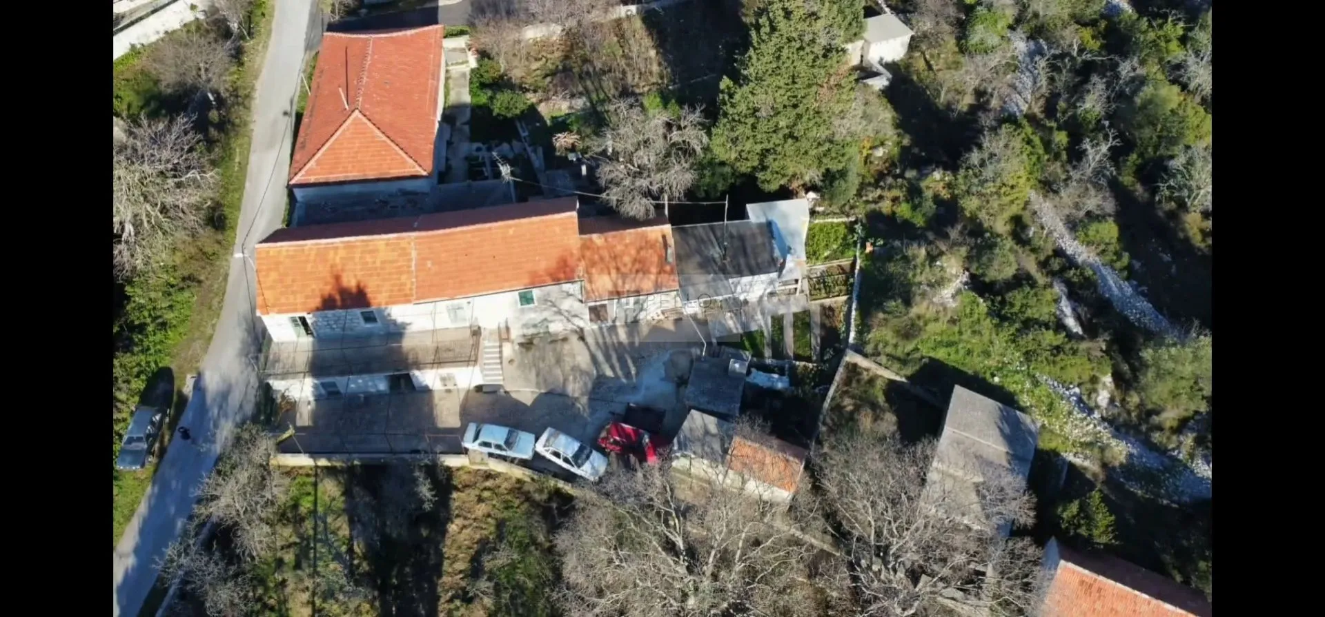 kuća s imanjem u mirnom selu bogomolje na hvaru - slika 2