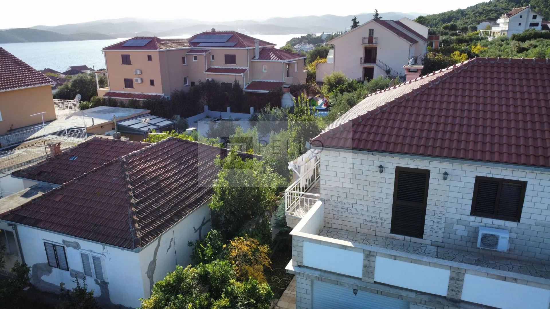 prostrani stan s balkonom i pogledom na more orebić - slika 16