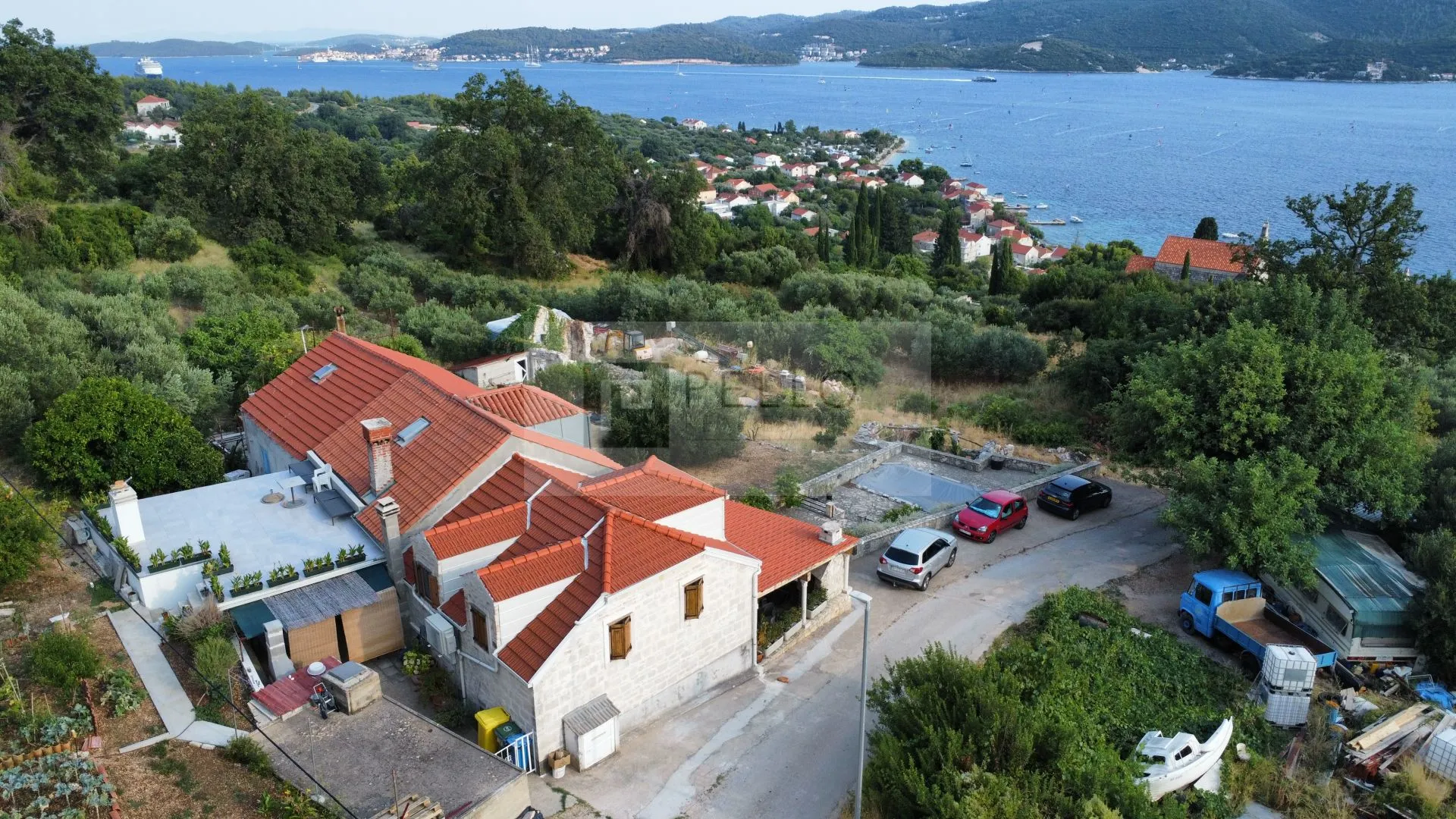 kamena kuća s bazenom i prekrasnim pogledom na more viganj - slika 6