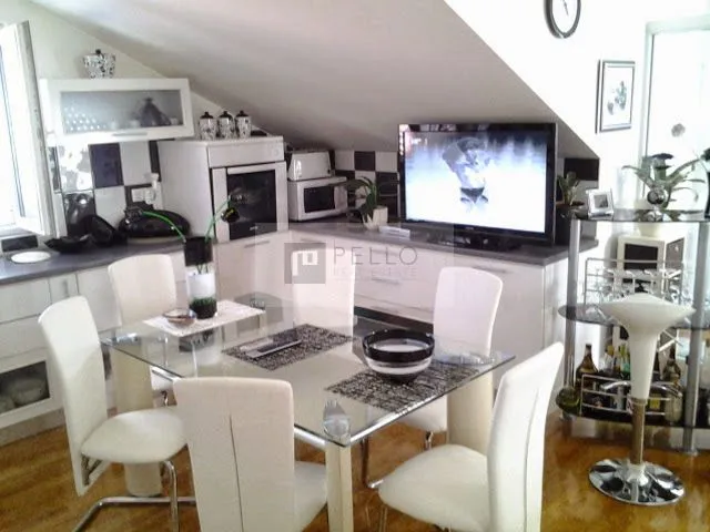 apartmanska kuća s kamenom fasadom - slika 10