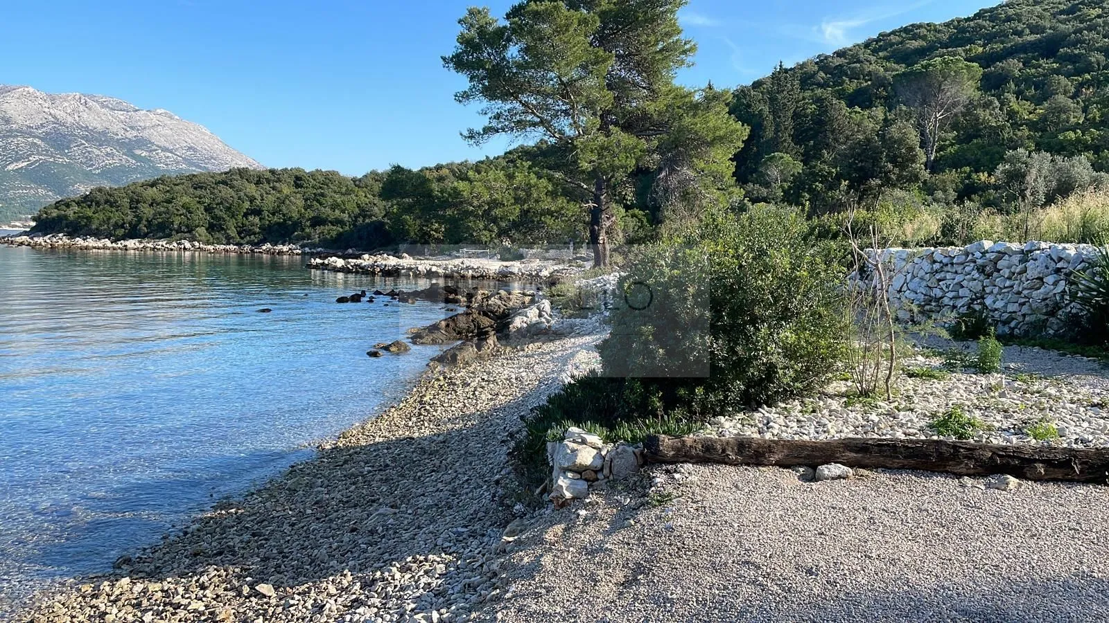 korčula – osamljena uvala, zemljište uz plažu, prvi red do mora - slika 2