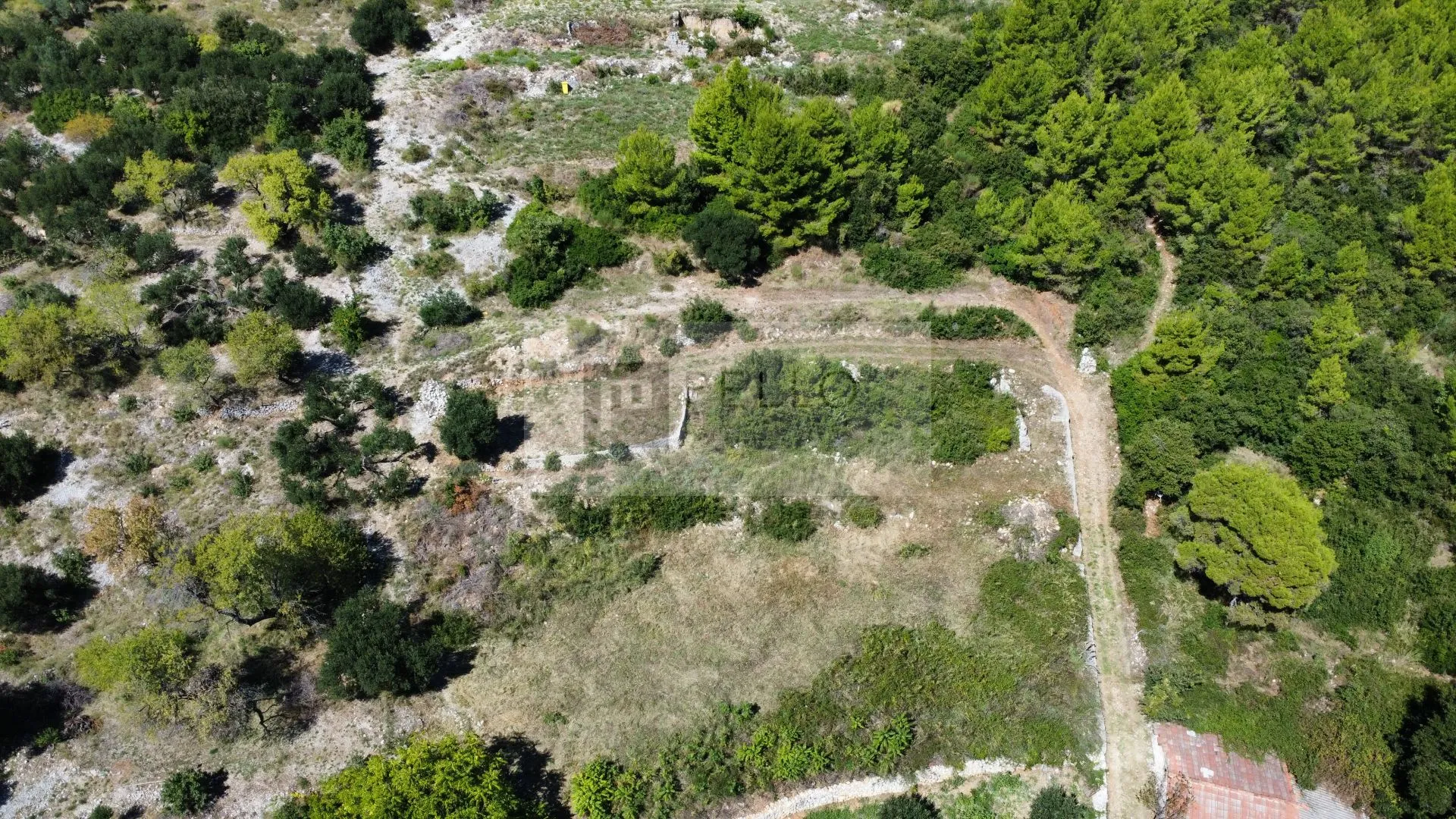 ruševina na osami s trajno otvorenim pogledom – nema gradnje u okolini! - slika 8