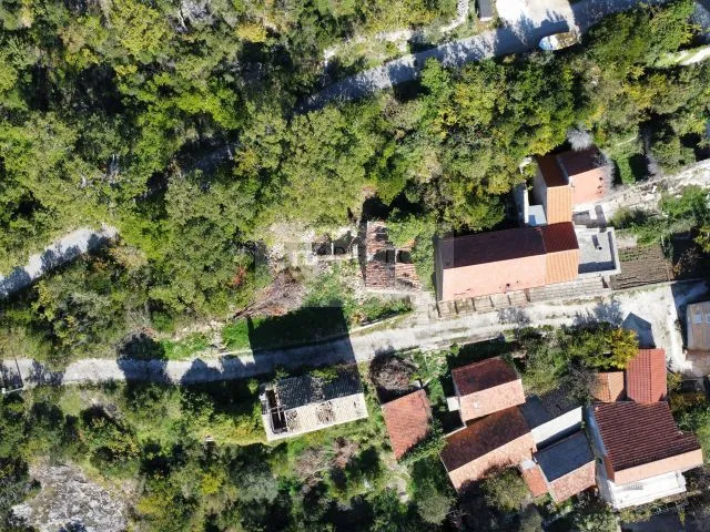 jedinstvena prilika: 39.397 m² zemljišta + 4 kuće za obnovu na pelješcu - slika 4
