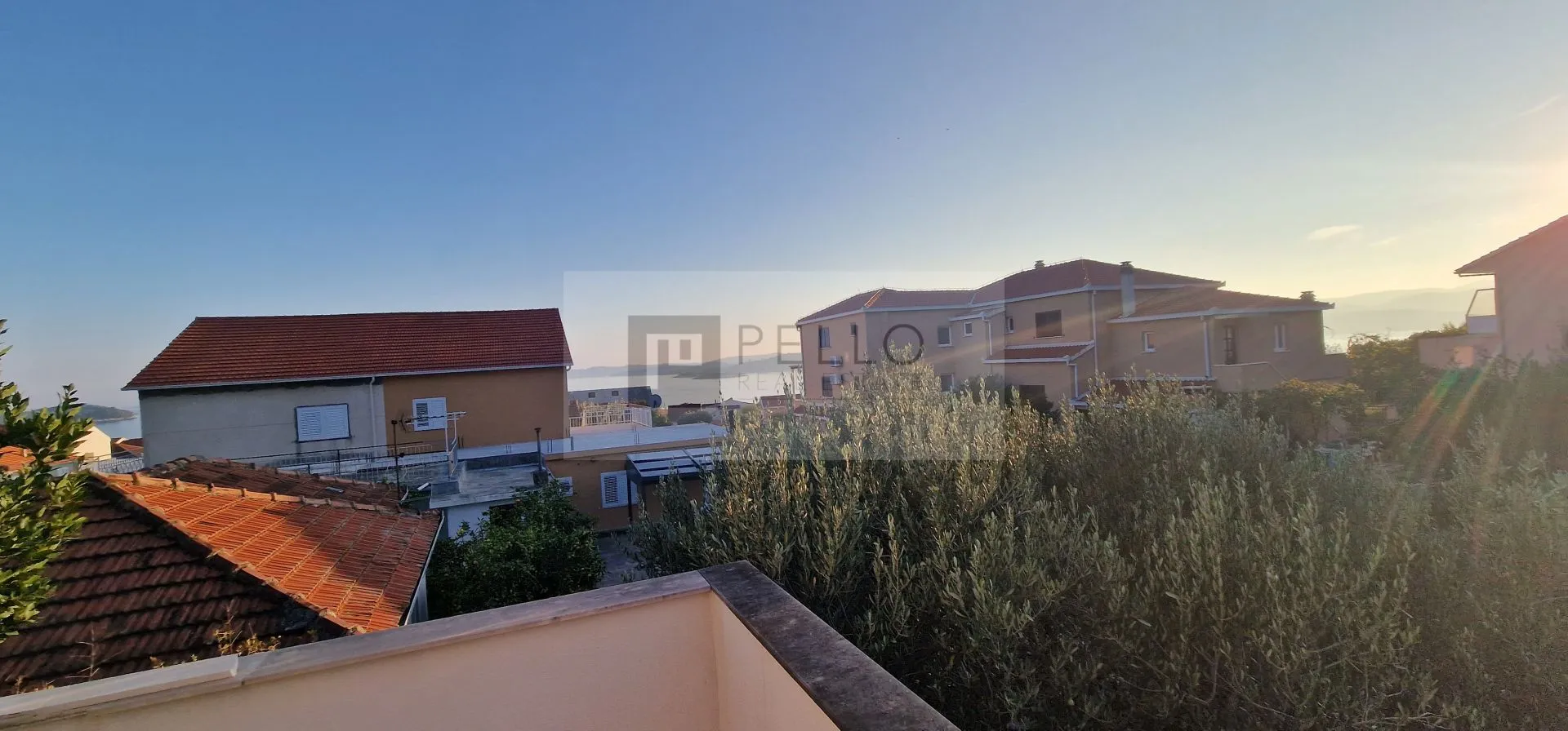 vikendica s okućnicom i građevinskim zemljištem 340m2 - slika 4
