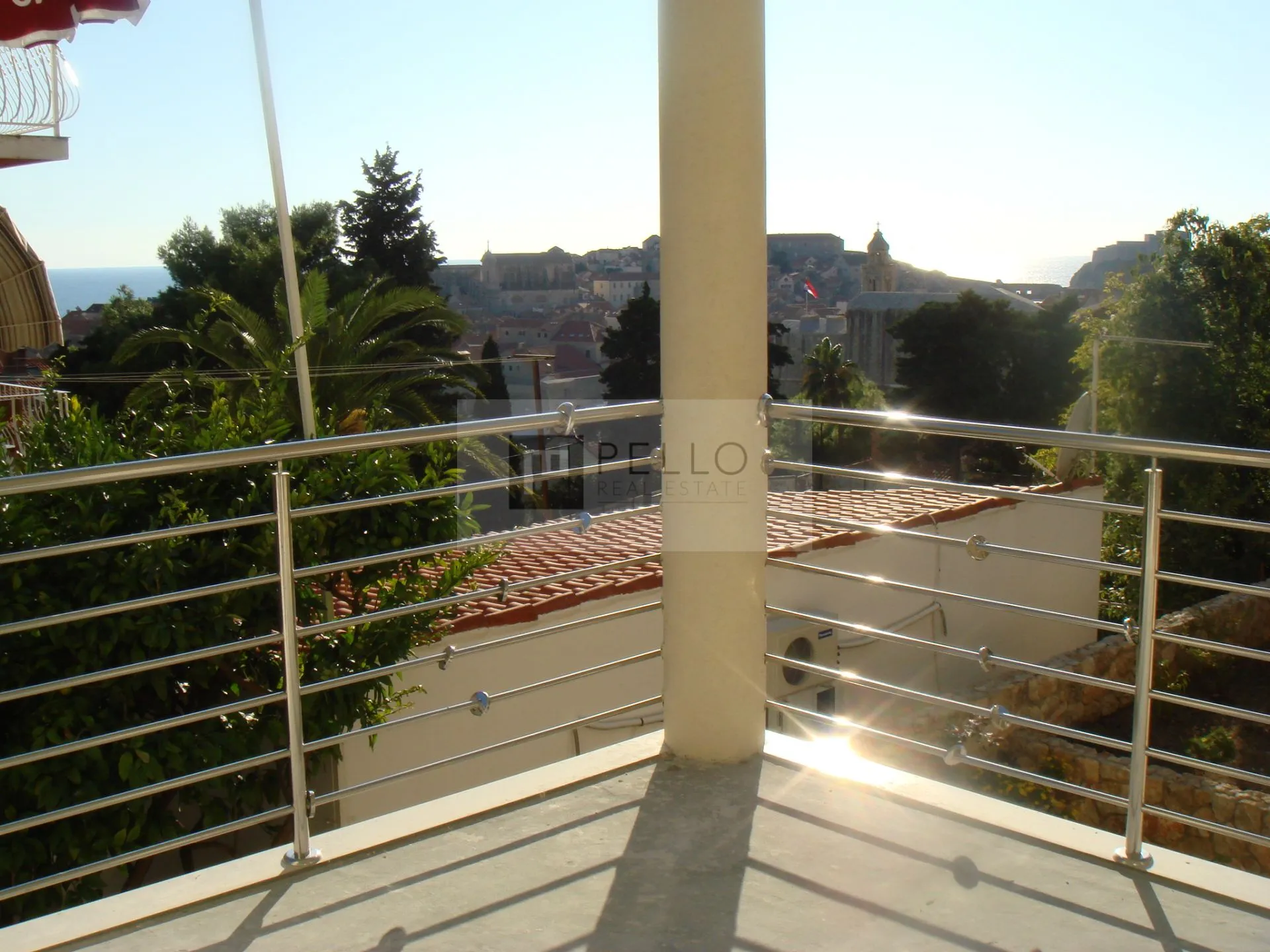 Trosobni stan u Dubrovniku (pogled na Stari Grad i Zidine)