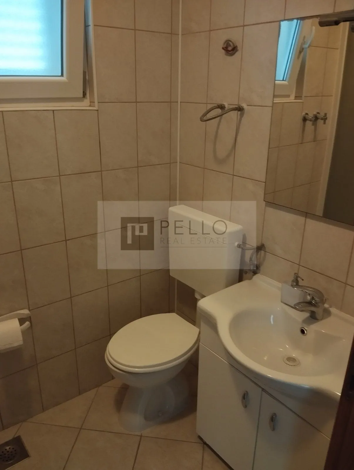 apartmanska kuća s kamenom fasadom - slika 23