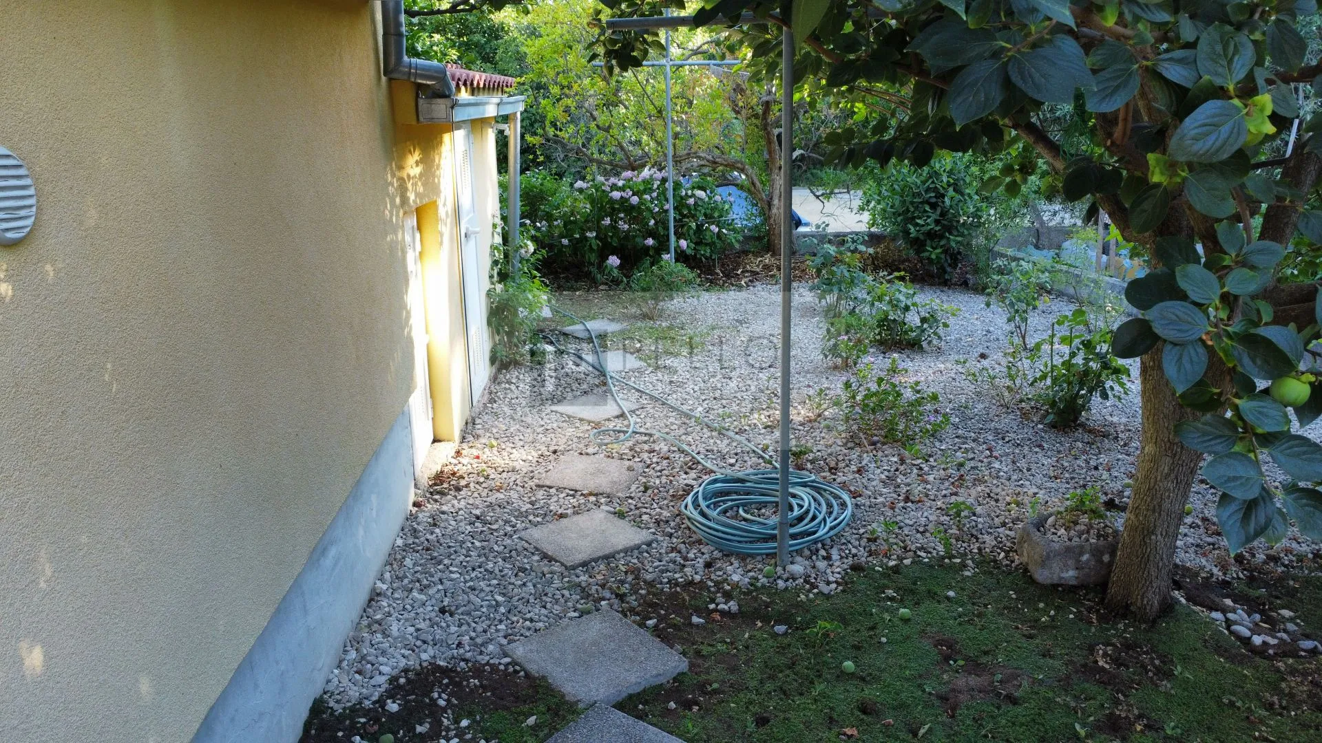 trosobni stan s okućnicom u vignju - slika 7