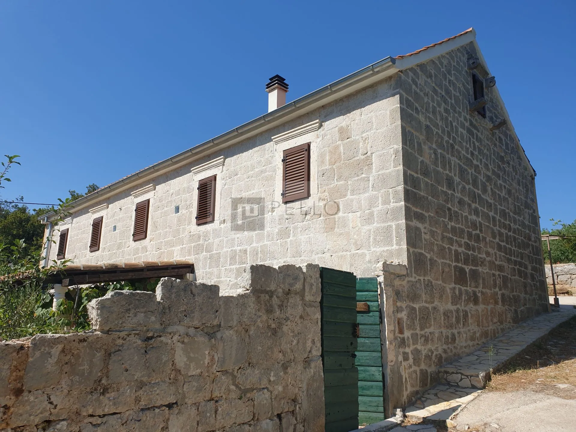 bajkovita kamena kuća na osami - slika 3