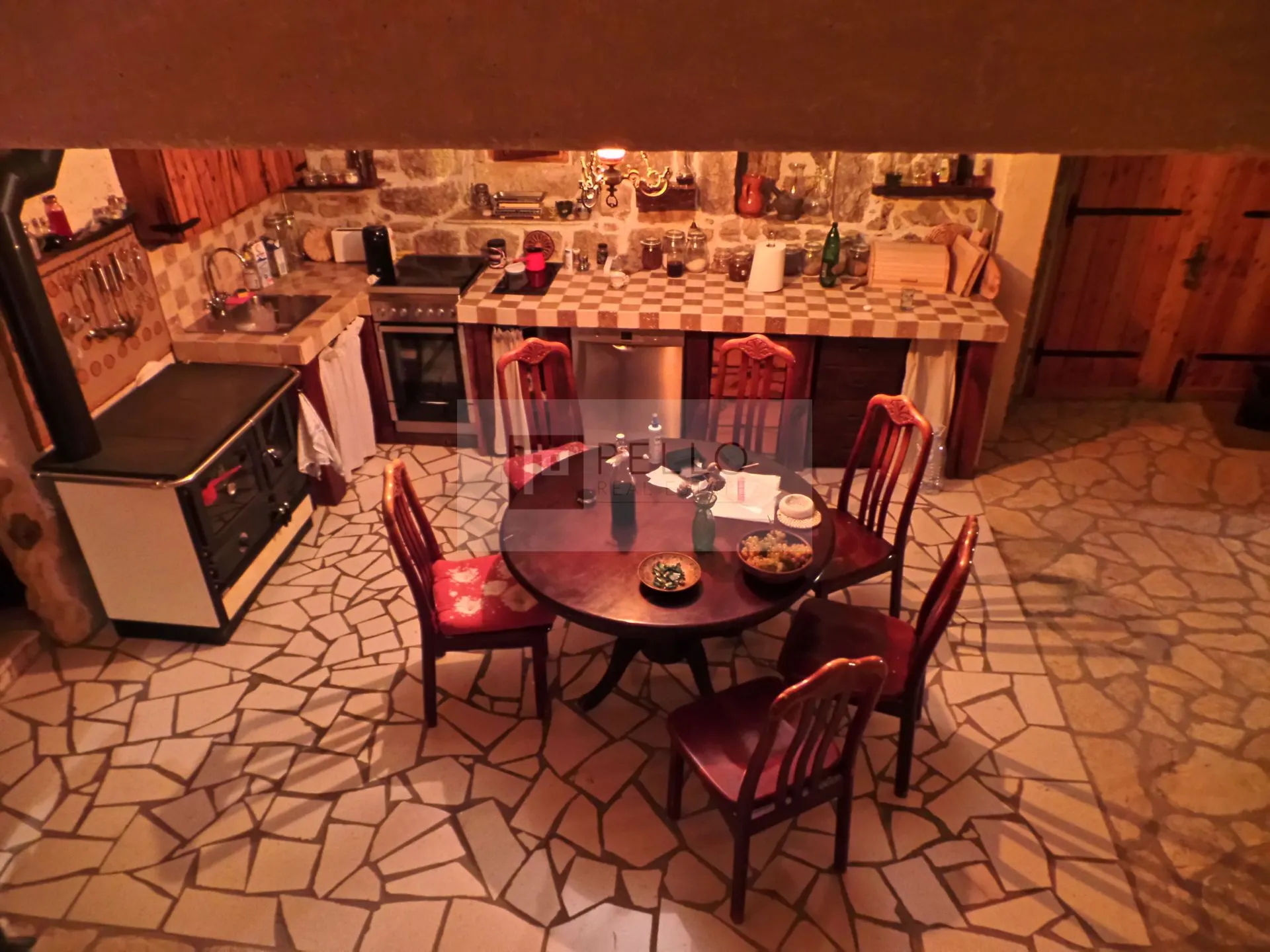 bajkovita kamena kuća na osami - slika 28
