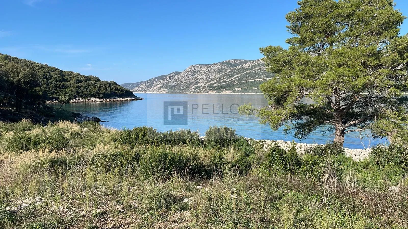 Korčula – osamljena uvala, zemljište uz plažu, prvi red do mora - Žrnovo, Korčula