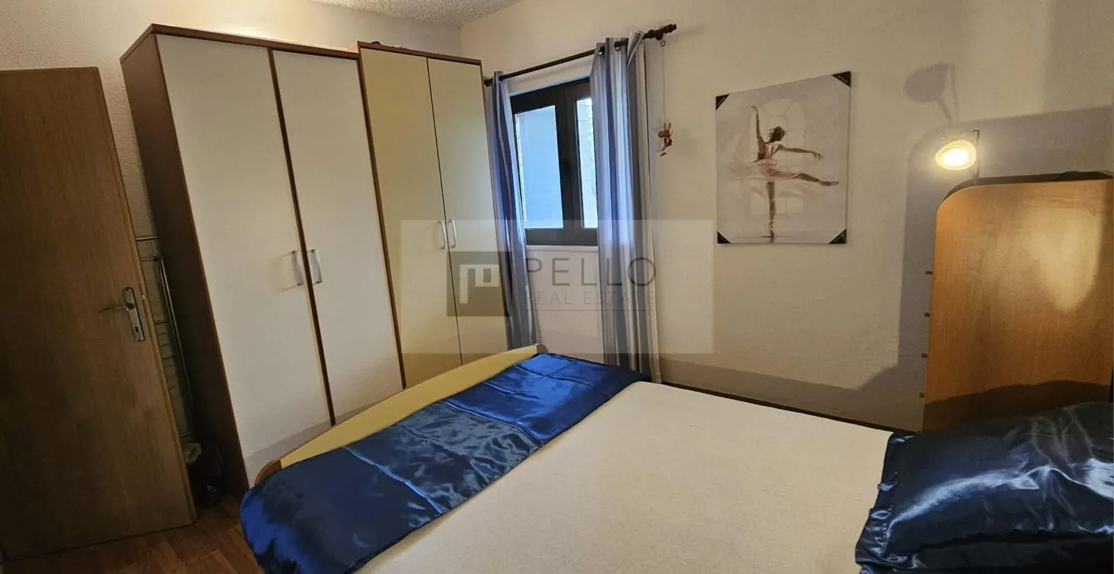 prostran stan s vrtom i garažom + 340 m² građevinskog zemljišta – centar orebića - slika 2