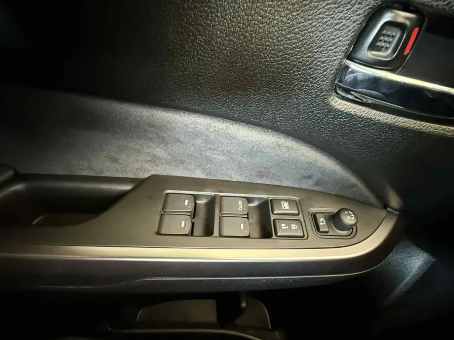 suzuki vitara 1,4 hybrid glx elegance - slika 13