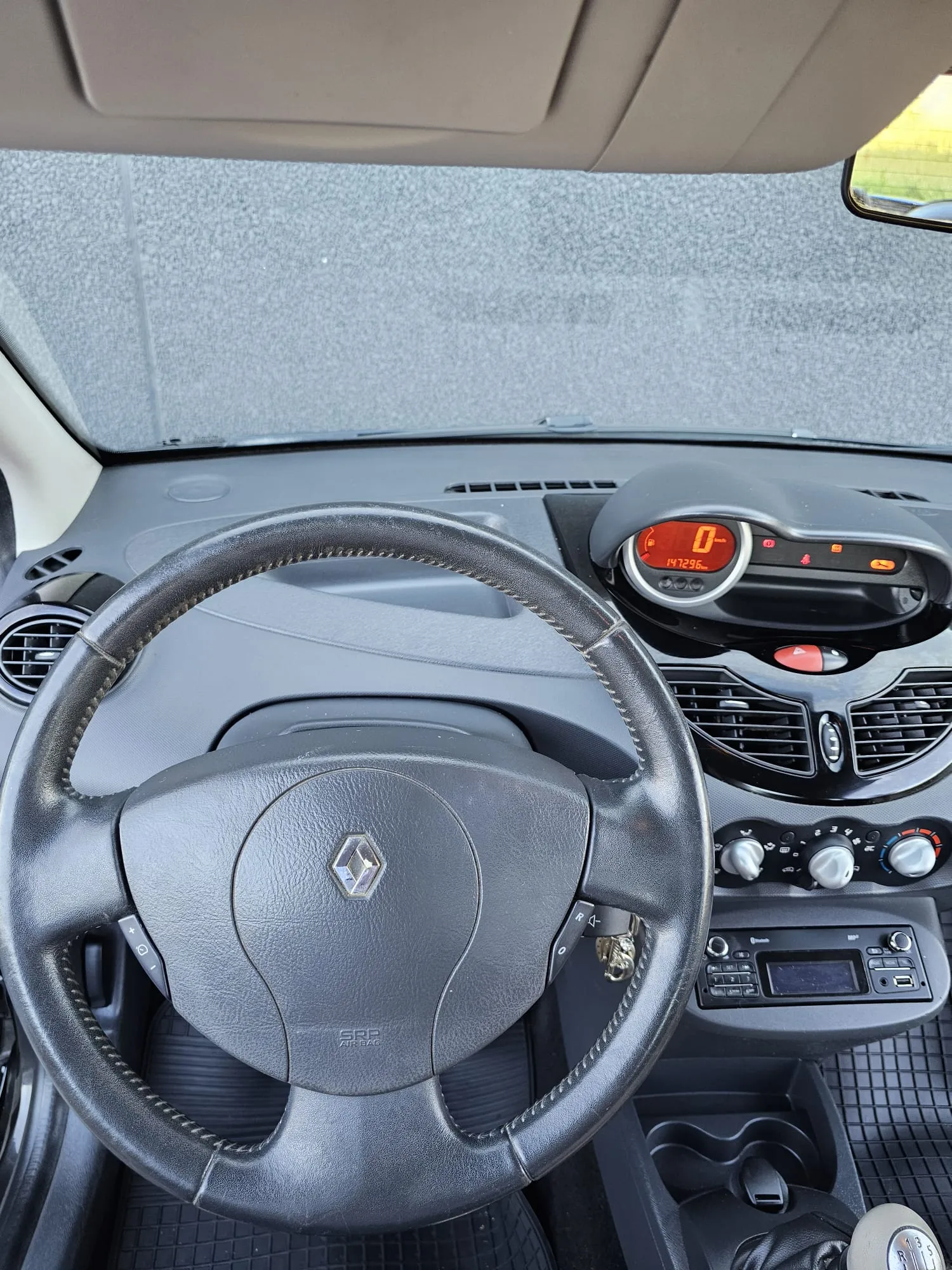 renault twingo 1,2 16v lev 2013. g 147000 - slika 9
