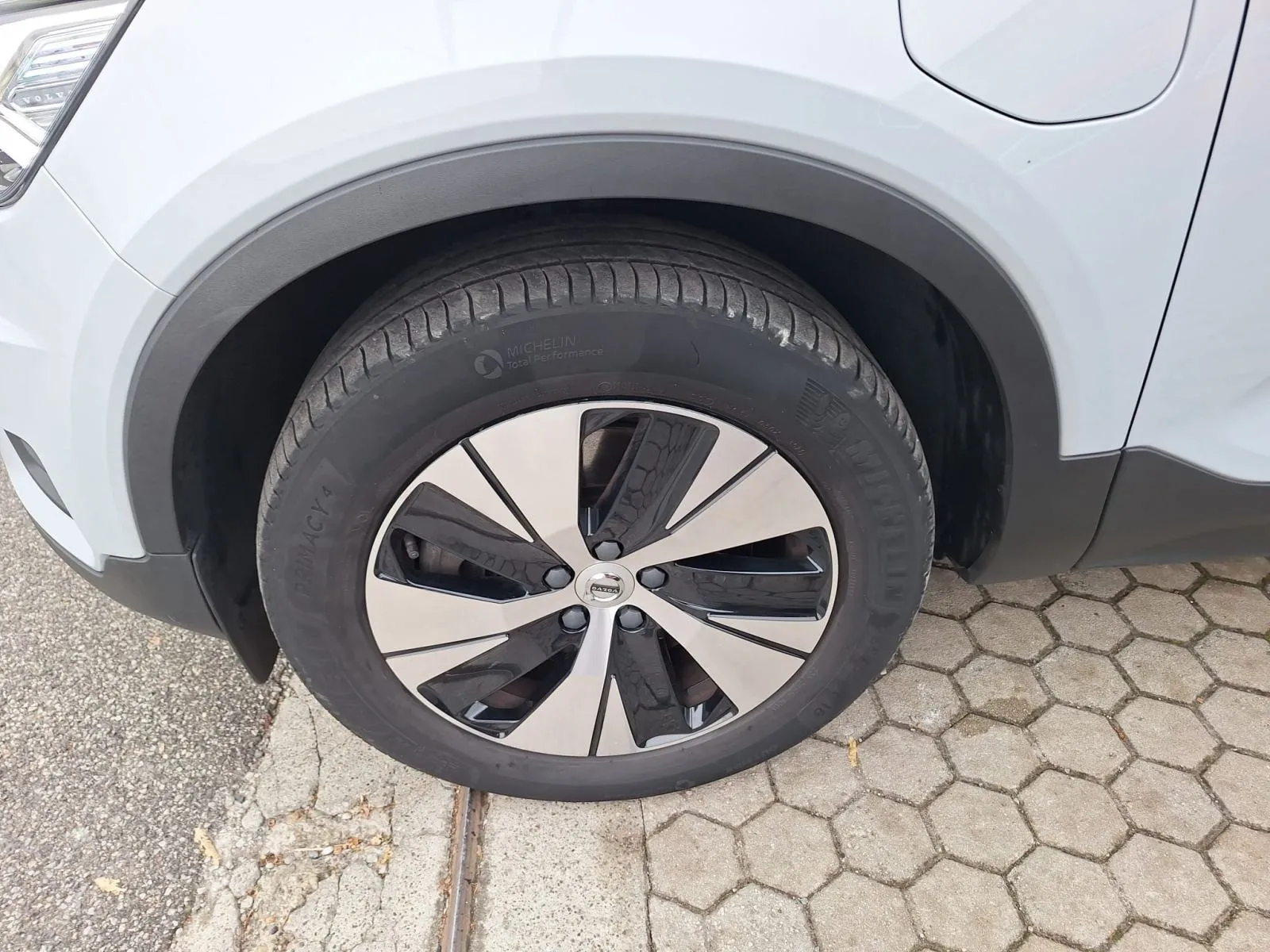 volvo xc40 t4 plug-in hybrid - slika 12