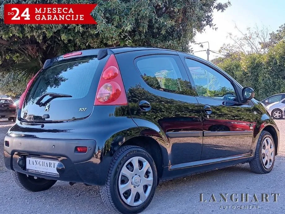 peugeot 107 1,0 urban move,5vrata,servisna - slika 2