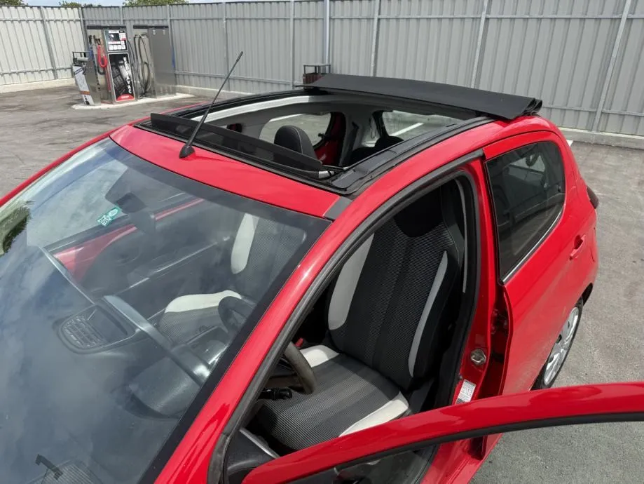 peugeot 108 1,2 cabrio - slika 9