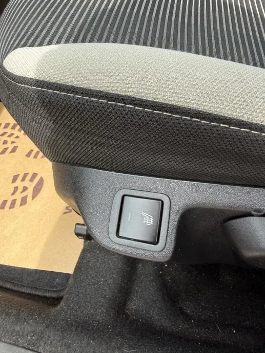 peugeot 108 1,2 cabrio - slika 14