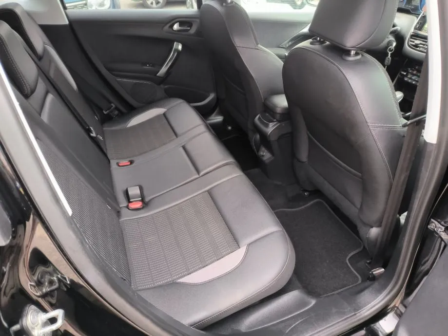 peugeot 2008 1.2 110 ks,allure, automatik, servisna, jamstvo, reg. 1 g - slika 15