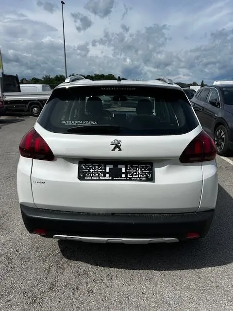 peugeot 2008 1,2 puretech allure automatik - slika 6
