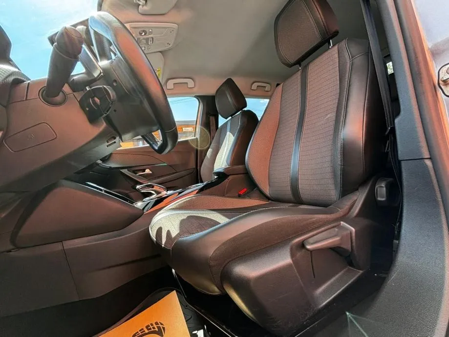 peugeot 2008 1,2 puretech automat •2021•allure•kam360•leasingbezučešća - slika 7