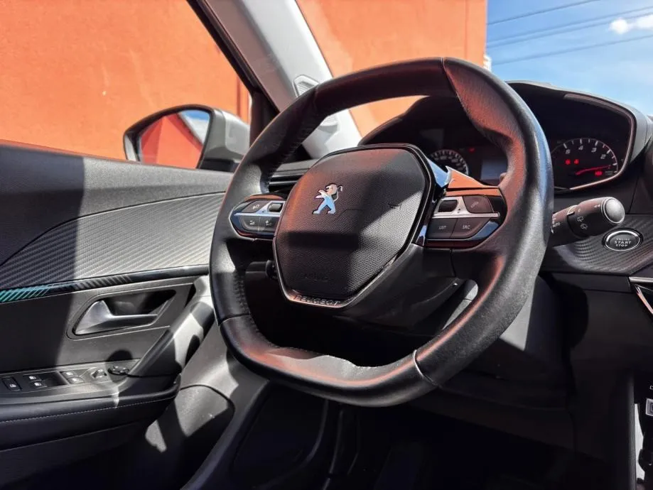 peugeot 2008 1,2 puretech automat •2021•allure•kam360•leasingbezučešća - slika 12