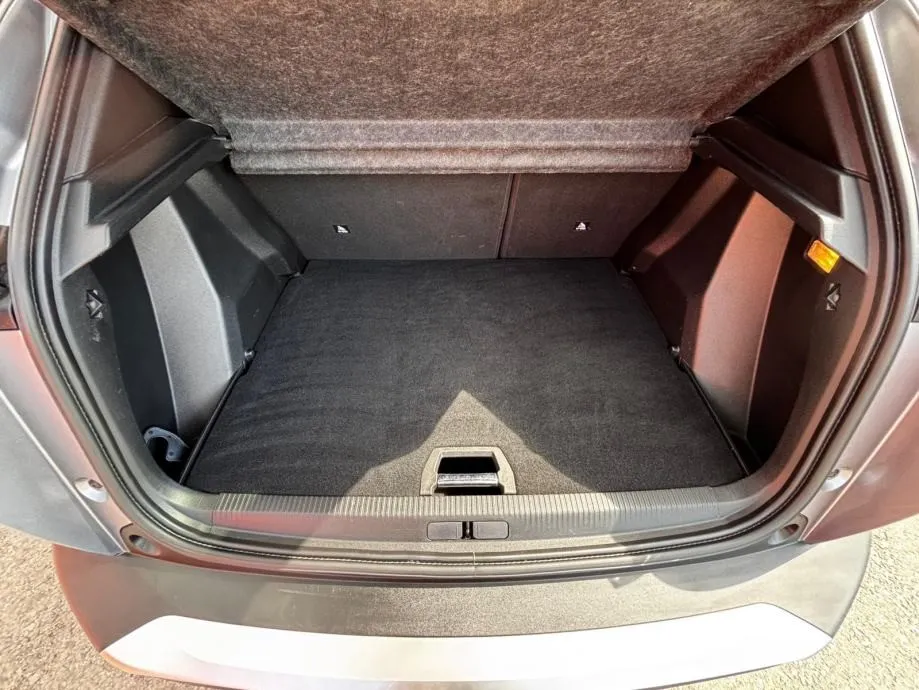 peugeot 2008 1,2 puretech automat •2021•allure•kam360•leasingbezučešća - slika 17