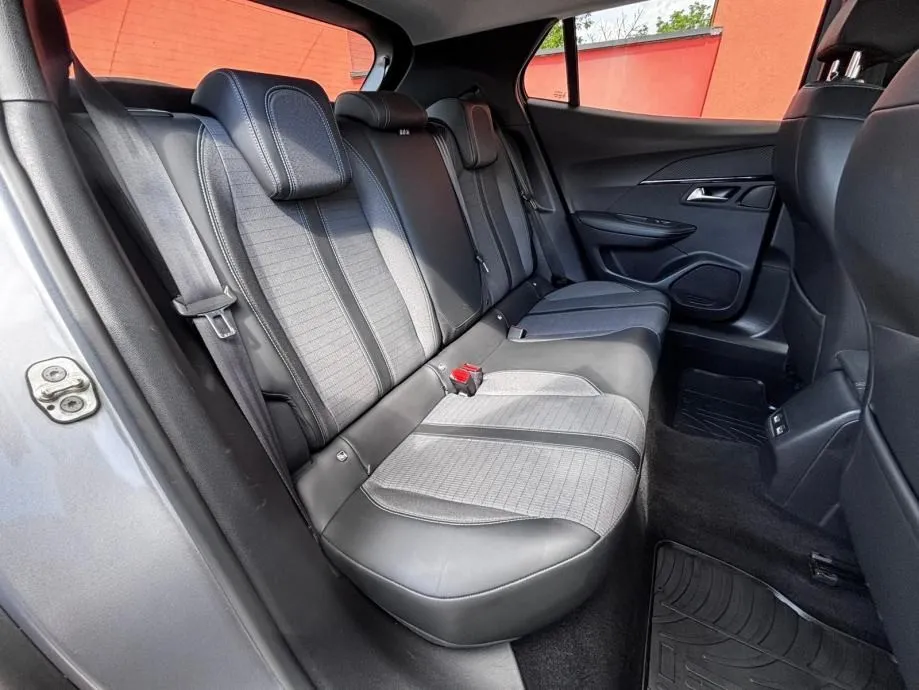 peugeot 2008 1,2 puretech automat •2021•allure•kam360•leasingbezučešća - slika 16