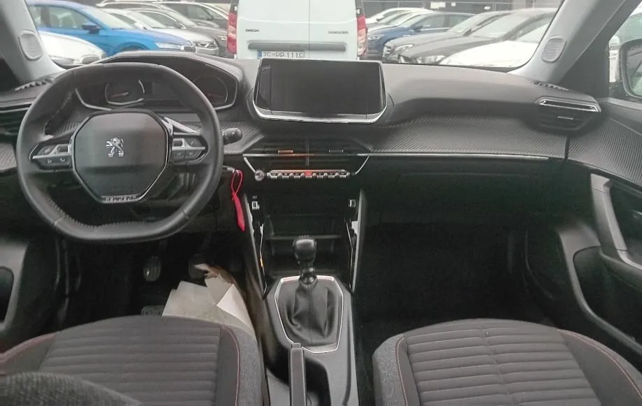 peugeot 2008 1,2 puretech. jamstvo.samo 39000km. leasing - slika 8