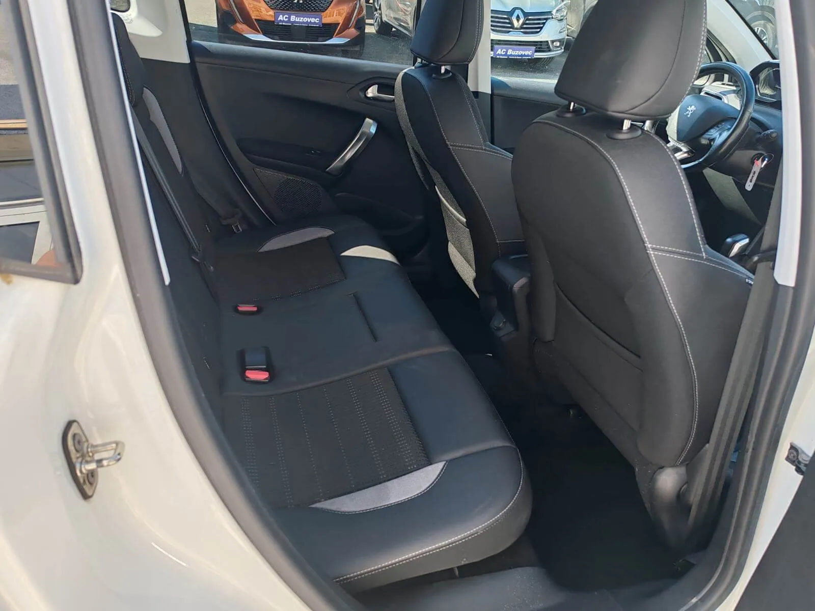 peugeot 2008 1,2 - slika 9