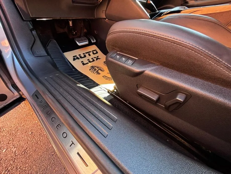 peugeot 2008 1,5 bluehdi automatik •2023•gt line•kam•leasingbezučešća - slika 9