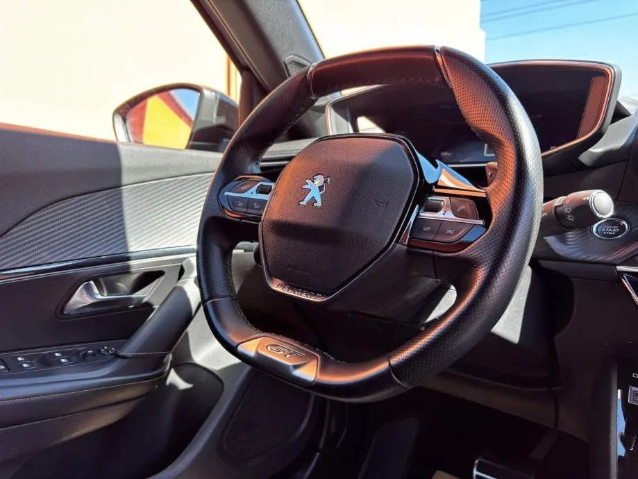peugeot 2008 1,5 bluehdi automatik •2023•gt line•kam•leasingbezučešća - slika 13