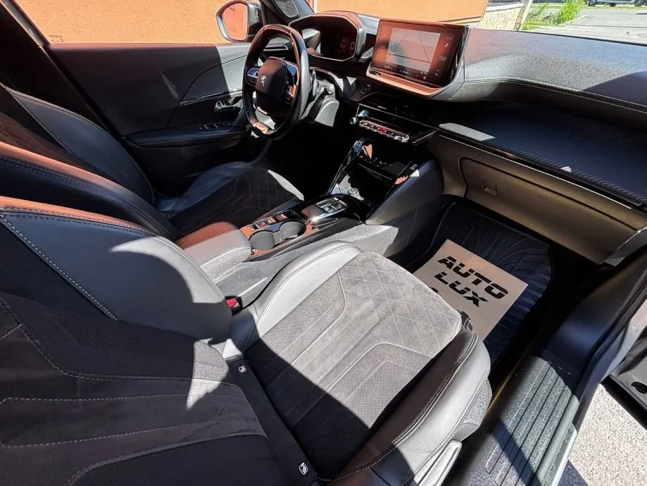 peugeot 2008 1,5 bluehdi automatik •2023•gt line•kam•leasingbezučešća - slika 15