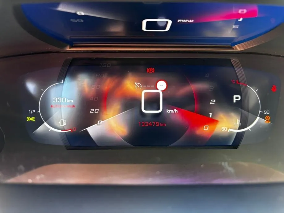peugeot 2008 1,5 bluehdi automatik •2023•gt line•kam•leasingbezučešća - slika 18
