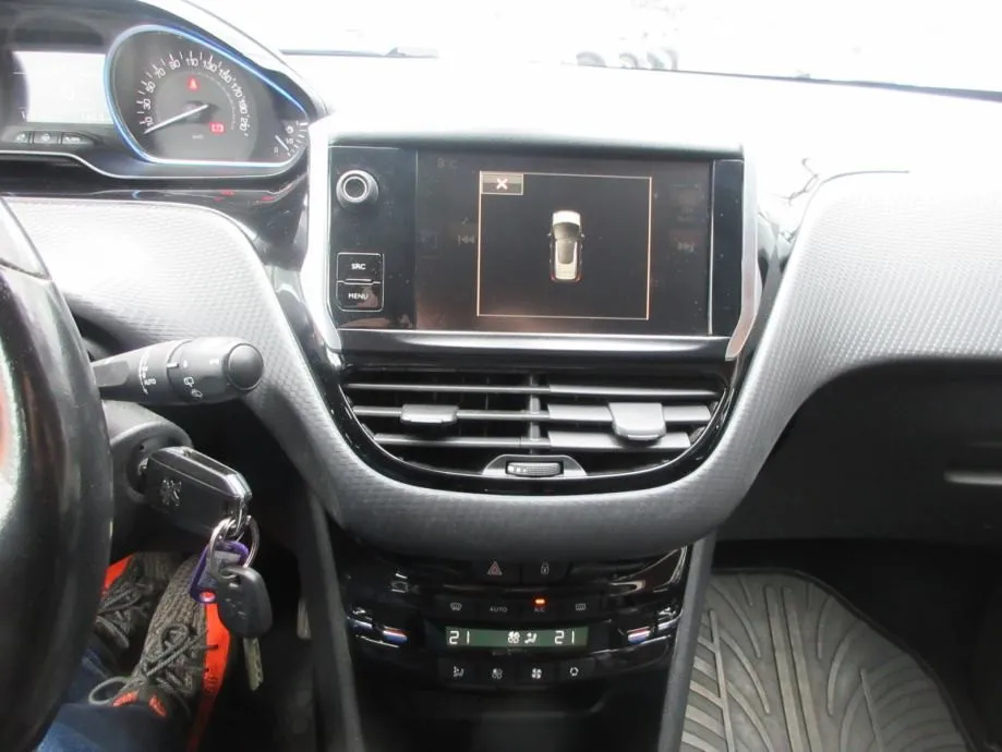 peugeot 2008 1,6 e-hdi,100ks,allure,hr auto,led,park.senzo,toop,. - slika 16