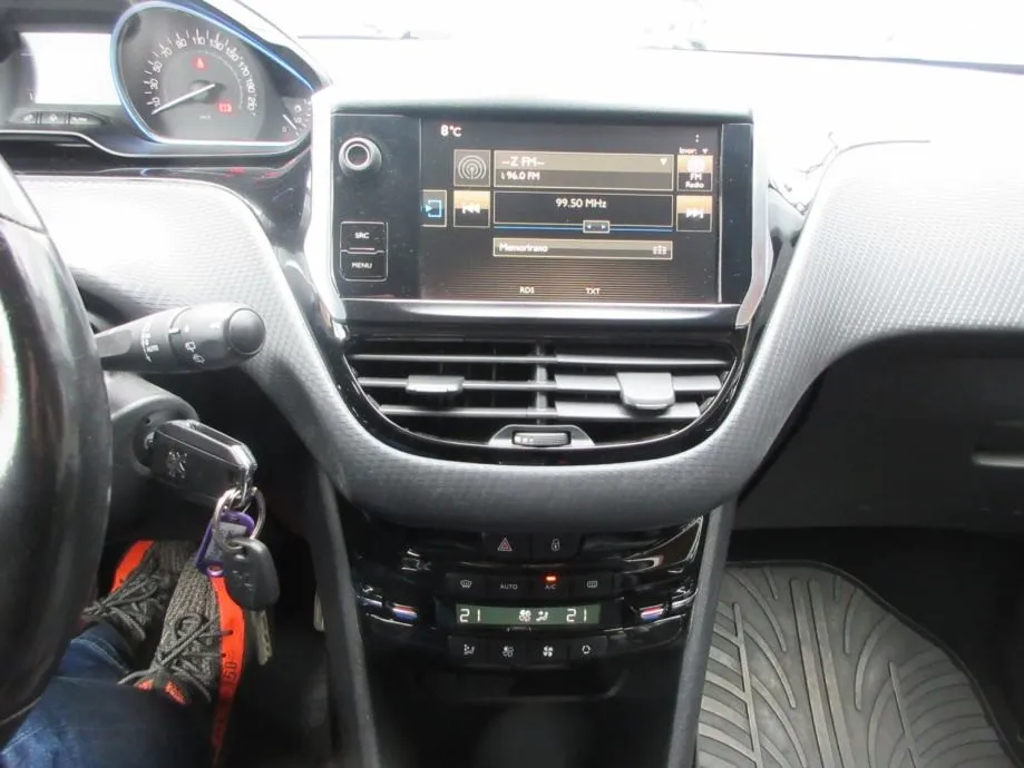 peugeot 2008 1,6 e-hdi,100ks,allure,hr auto,led,park.senzo,toop,. - slika 15