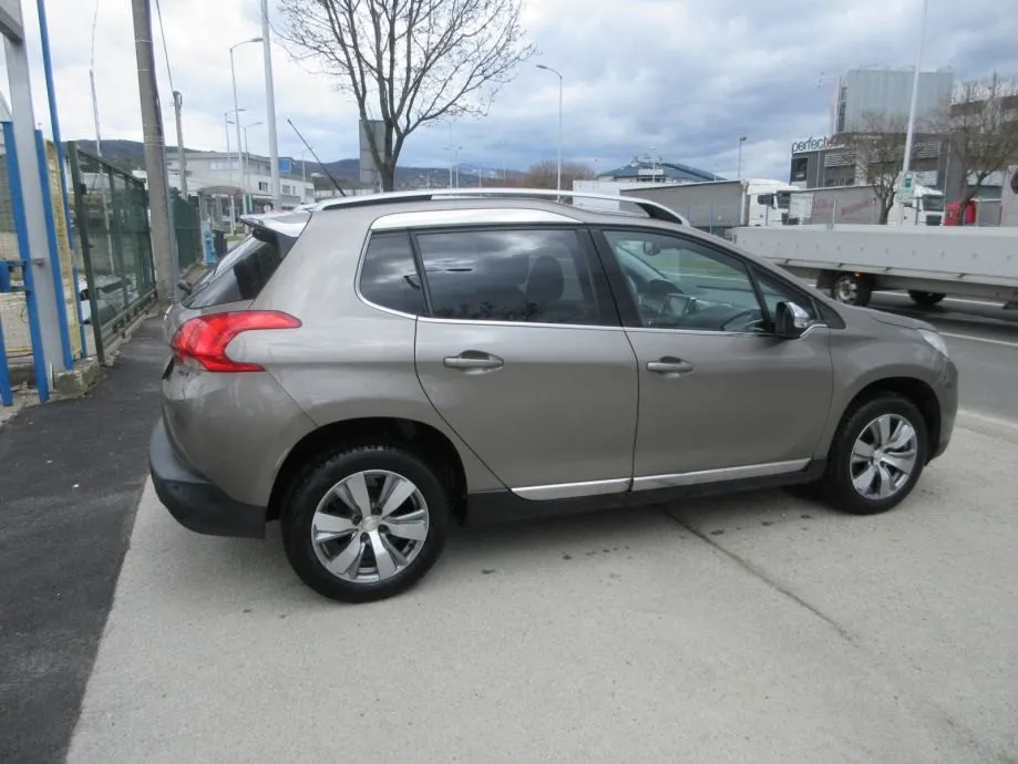 peugeot 2008 1,6 e-hdi,100ks,allure,hr auto,led,park.senzo,toop,. - slika 4