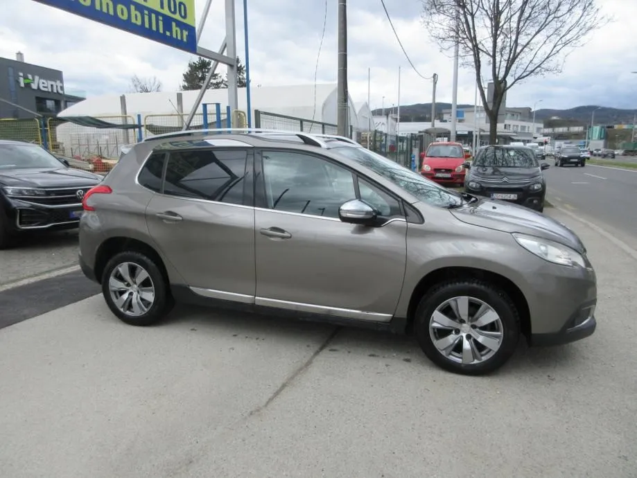 peugeot 2008 1,6 e-hdi,100ks,allure,hr auto,led,park.senzo,toop,. - slika 3