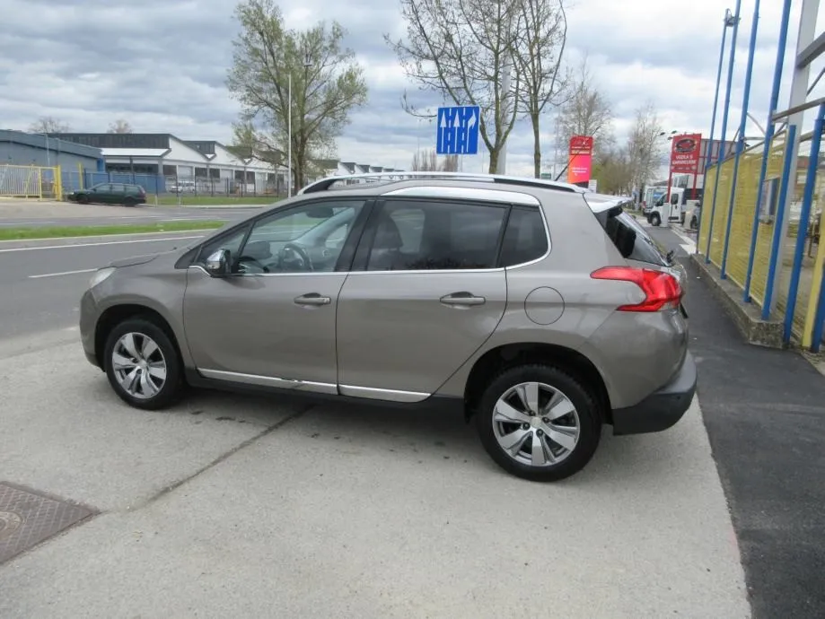 peugeot 2008 1,6 e-hdi,100ks,allure,hr auto,led,park.senzo,toop,. - slika 6